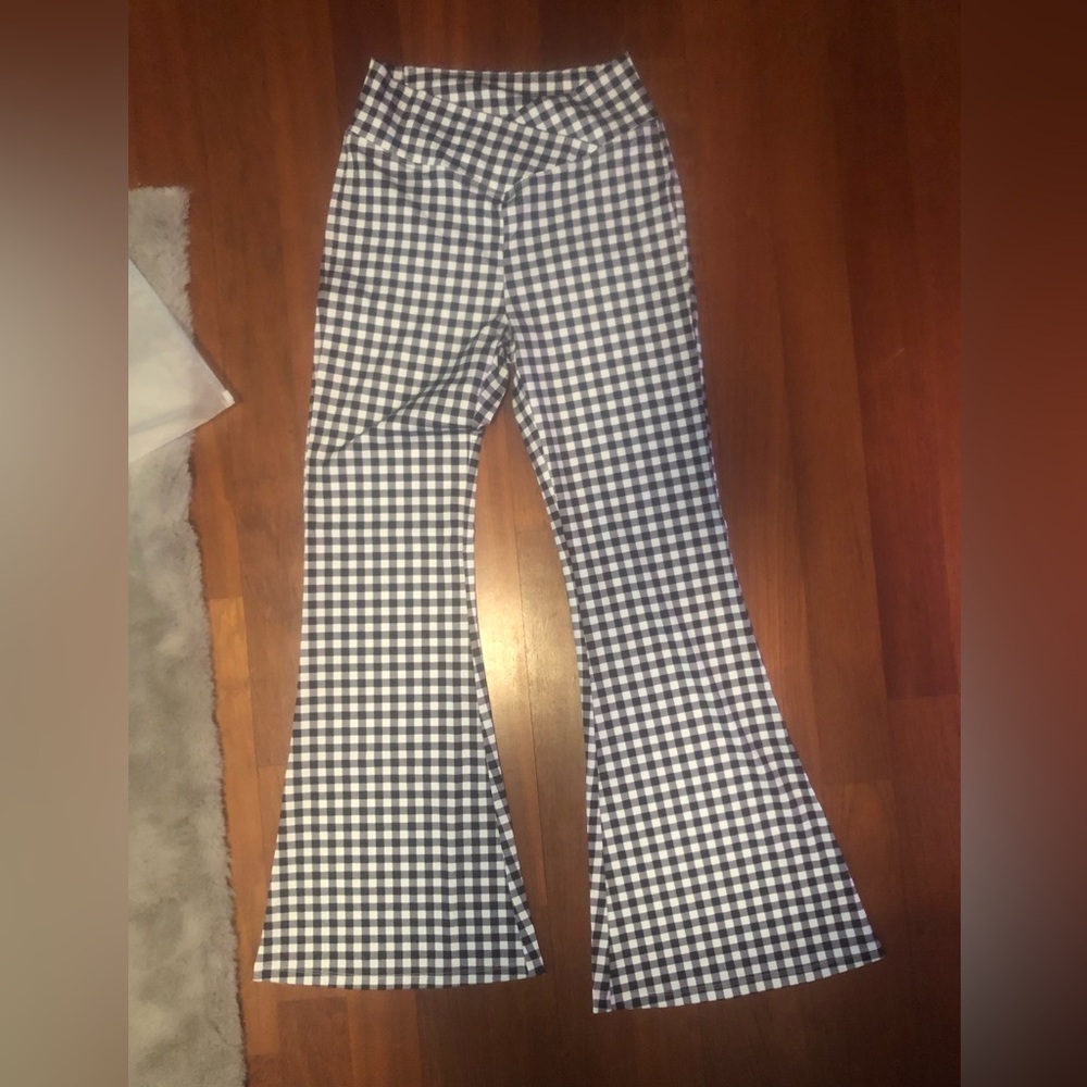 Checkered cross waist flare leggings - never worn